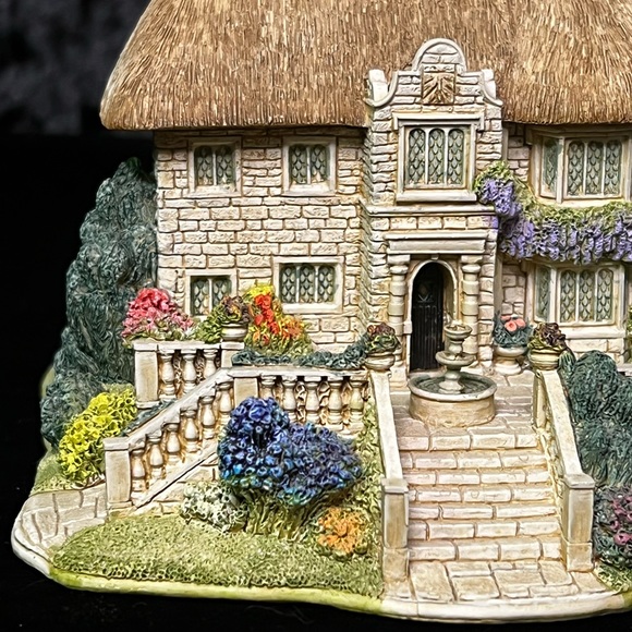 Lilliput Lane | River Meadow Manor | Collectors' Club - Picture 8 of 15